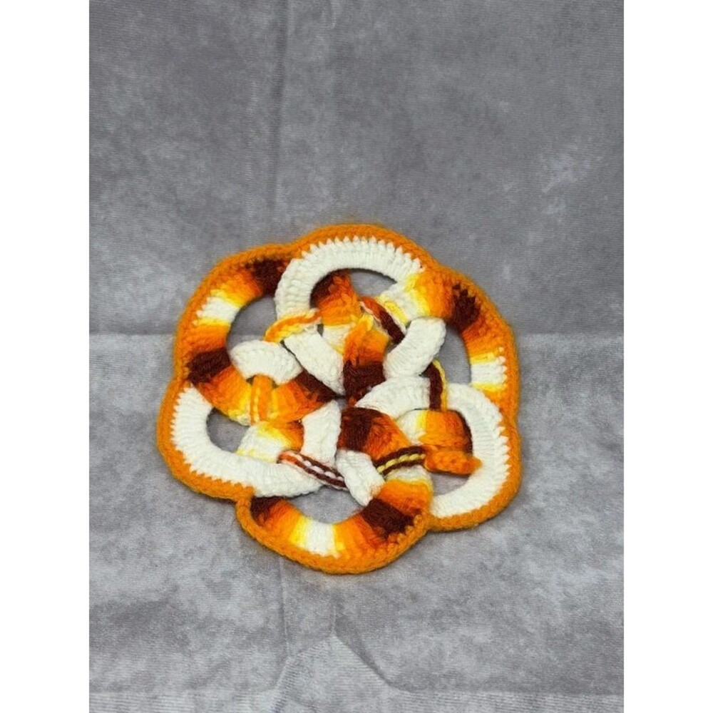 1970s Vintage Crochet Interlock Pop Can Ring Potholder Trivet 7”
